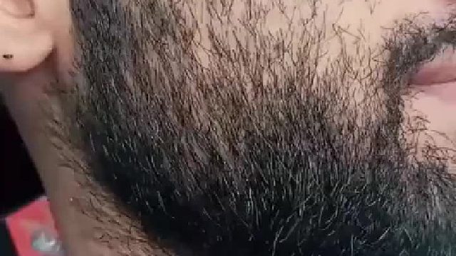 你们女孩子喜欢胡须浓密的男人吗？