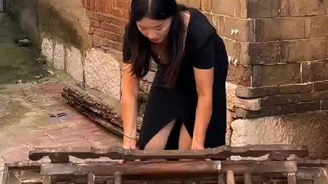 经典的老物件，没钉子没胶的折叠桌子