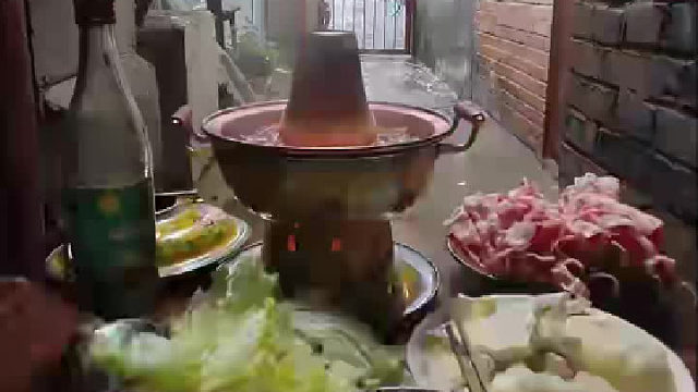 听着雨吃着火锅，两个字：讲究！