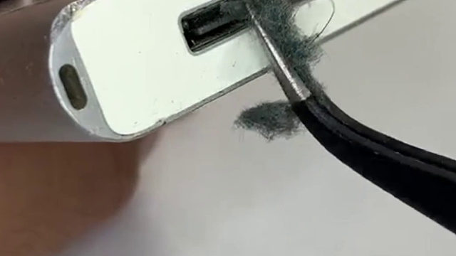 外国小哥清理老旧过时的数码产品，强迫症表示太舒服了……