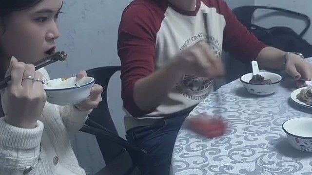 高人在桌前[赞]