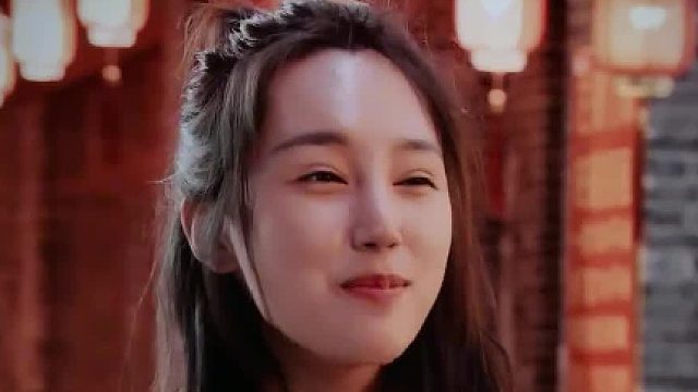 人们都在追求幸福的生活，却总是认为物质才是幸福的基础，往往会忽略掉最平凡的幸福