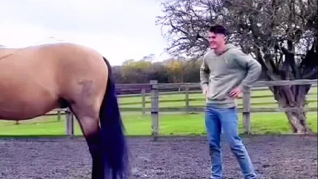 戏演的不错，根本就没踢着