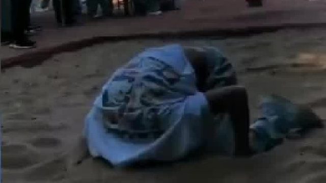 为了防止尴尬，还是把头埋起来吧