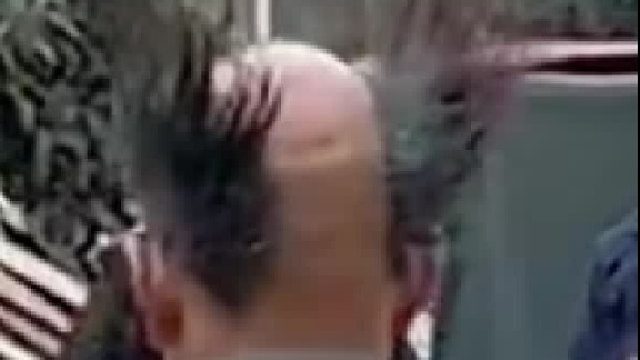 网友偶遇发型特殊的大叔，这发型真的泰裤辣