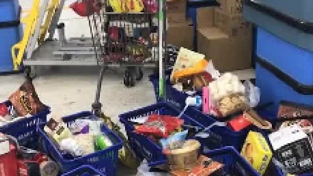 各地大超市纷纷关门，地标家乐福都撑不下去，超市被什么取代了03