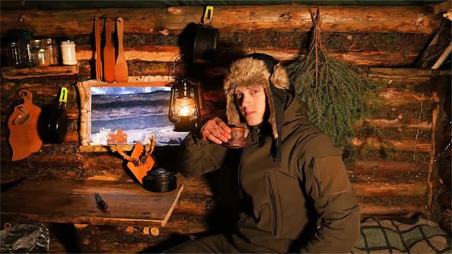 暴雪极寒已经来临，小伙只用了一招，木屋里面居然热到可以穿短袖