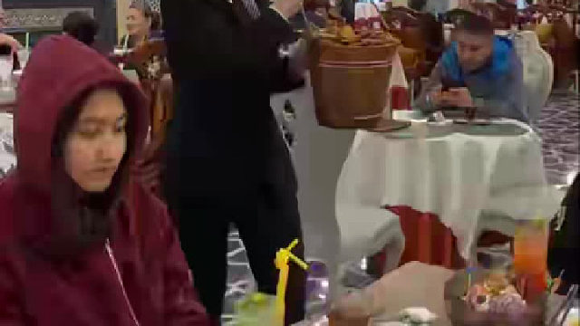 怎么感觉跟喂猪的一样？