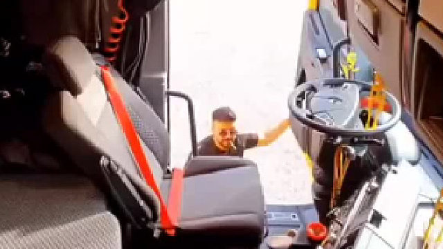 他这个方向盘国内啥时候才能跟上？