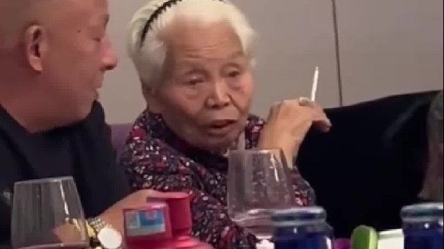 奶奶一看就是干净利索的人