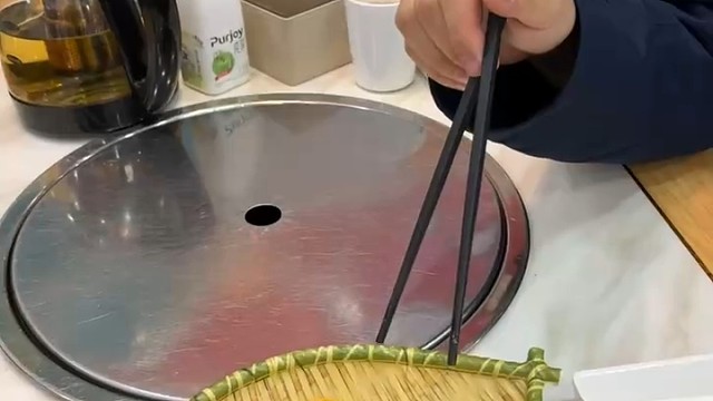 手抖吃饭夹菜困难