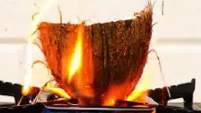 椰子肉不好取 别外壳烧一下肉就取下来