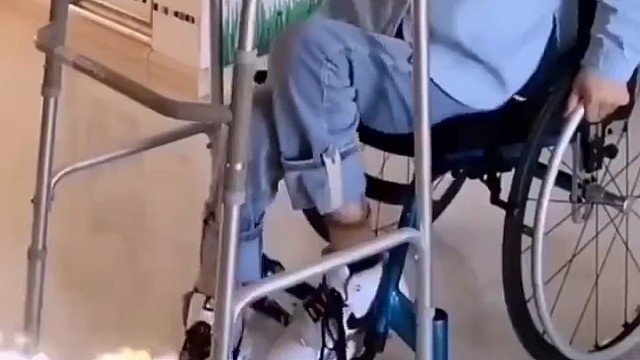 最后，要强调的是，对于运动神经元病的治疗和康复，需要患者和医生共同努力，并且要有足够的耐心和信心。