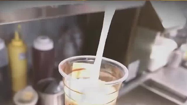 撕嘴皮发炎、刷手机刷到失明，这些常见危险习惯，你中了几个03