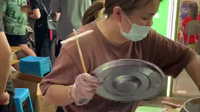 在夜市吃到了最近爆火的芝士烤肉卷，味道确实不错！