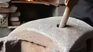 彈簧拉直，但是好怕又彈回去