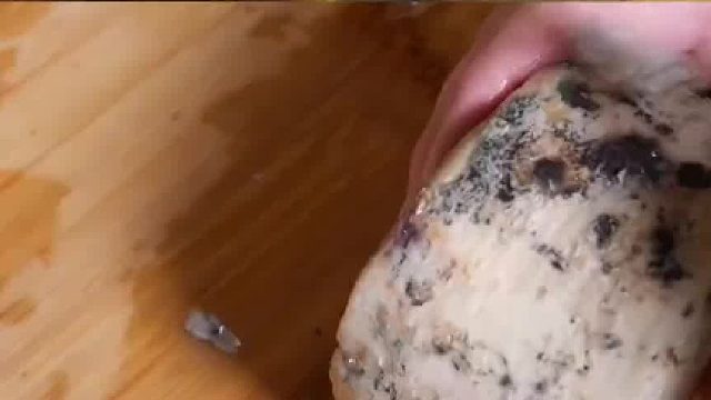 如果一个人吃下发霉的食物，会发生什么，切掉发霉部分还能吃02