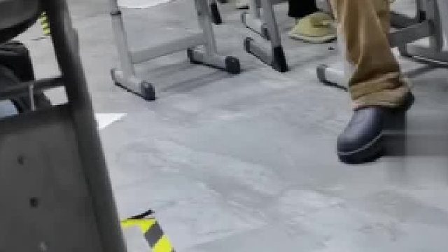 不動(dòng)腳的那位一定是高手