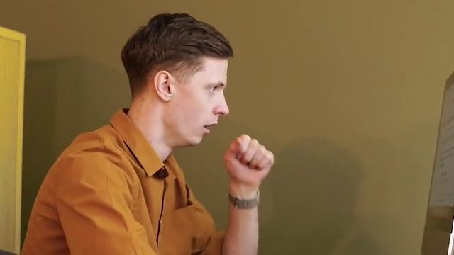 如果一个人吃下发霉的食物，会发生什么，切掉发霉部分还能吃01