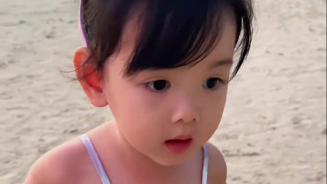 看起来软软糯糯，说话也慢慢悠悠。