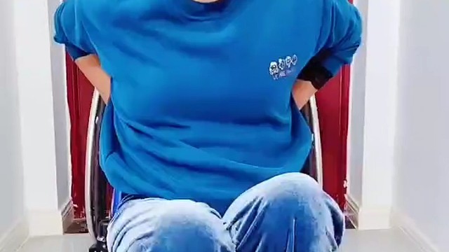 由于运动神经元病一般具有家族聚集性，遗传学检查对于诊断具有重要意义。