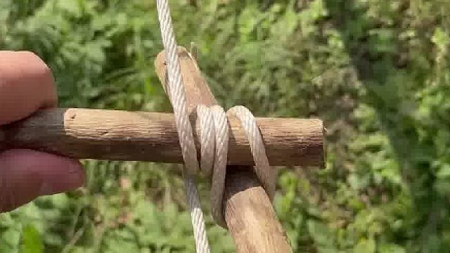 如何把绳子张紧，学会了吧？