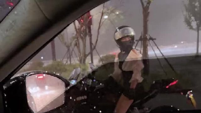 再好的摩托车也没有汽车舒服