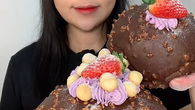 梦龙蛋糕  里面加了好多果酱 还有紫薯泥 上面撒的 夏威夷果 奶香浓郁 口感清脆 都是大颗粒