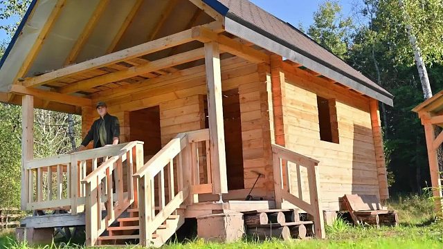 23岁小伙独立搭建荒野豪宅，生态一条龙引领新时代，真正梦想庄园