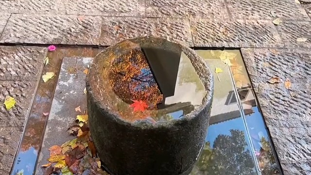 “该作诗了，诸位才子.”