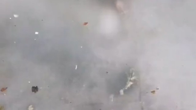 见到结冰的地方千万别踩，不然...