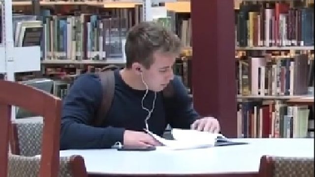 快期末了，复习前先听听莫扎特，没准就多考几分了