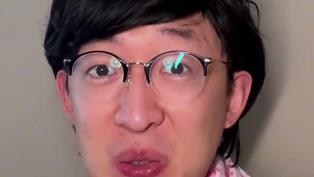 上网课时的尴尬