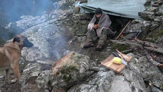 海拔2998米的极限野外求生，退伍老兵超强实力，10分钟搞定避难所