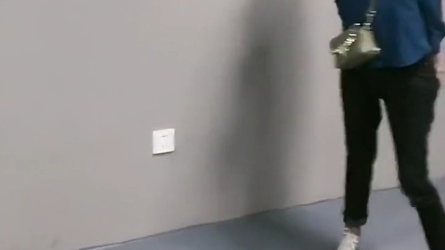 2、还可导致舌头肌肉萎缩伴震颤，造成发音不清、吞咽困难和咀嚼无力，后期会导致全身肌肉萎缩、卧床不起，