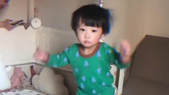 宝宝午睡时间太长，爸妈直接放DJ，没想到宝宝下一秒“强制开机”，宝宝：开卡座了