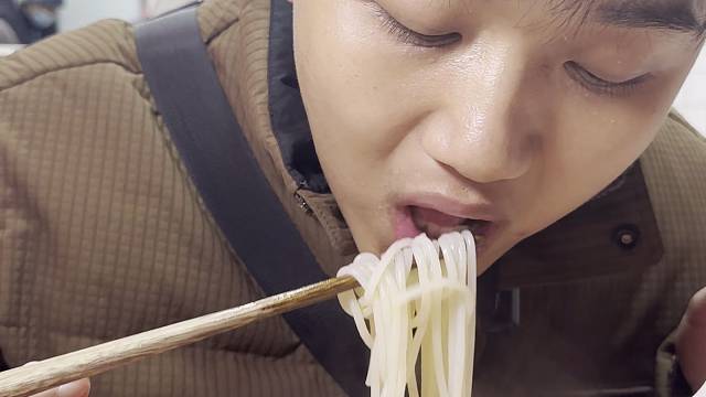 正宗广西味“表锅，我出来啰”