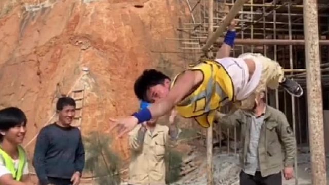 农民工下班后一顿猛如虎操作惊呆工友