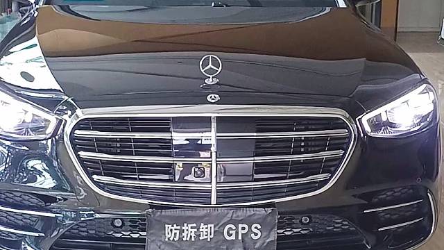 奔驰S450L安装防拆抗屏蔽GPS定位防盗系统，提升汽车安全预警功能强大，拆机锁车。