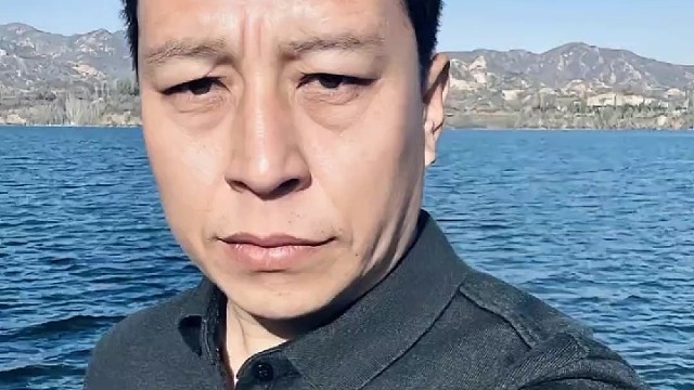 接下来的日子，把衣服穿厚一点，走路慢一点，睡觉早一点，这个冬天有点冷，照顾好自己。