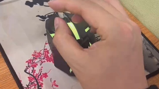 有没有莫名其妙的手抖