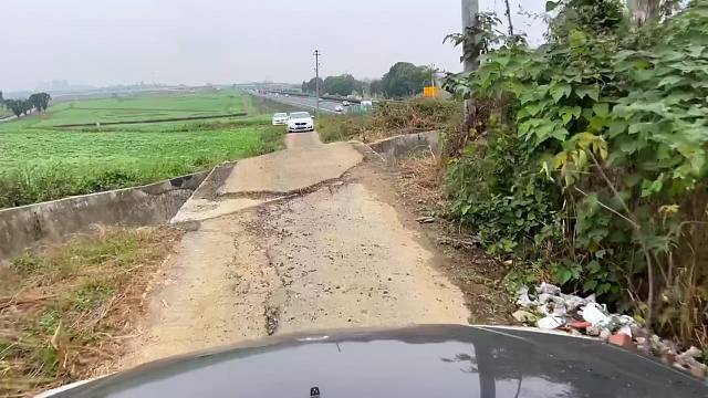 这开车的技术也太牛了