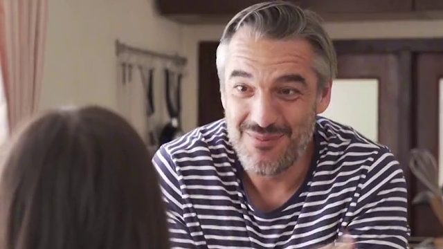 如果人不小心吞下口香糖，身体会发生什么变化，肠子会被粘住吗01