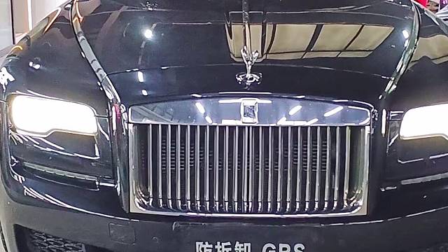 劳斯莱斯安装防拆抗屏蔽GPS定位防盗系统，提升汽车安全预警功能强大，拆机锁车