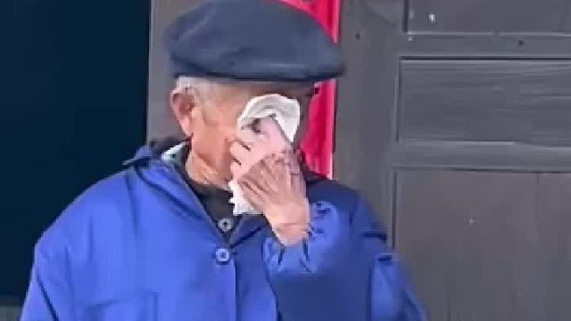 奶奶看电视时毫无征地离开人世，爷爷一晚没睡