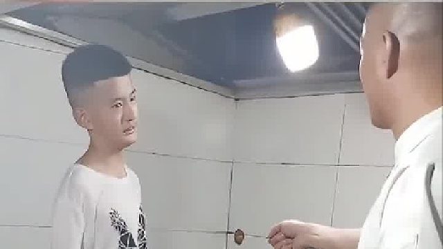 孩子不愿意读书 爸爸教他颠炒锅不准停 “是你笔重还是你手中的锅重”