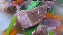 秋冬季節(jié)我每周都會給家人做三次這個牛肉湯喝，湯鮮味美肉質鮮嫩