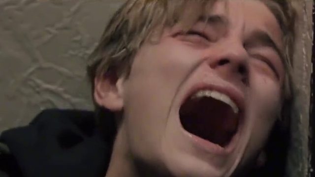 两滴液体滴在手套，为何能在短短15秒，就让科学家生命走向终结01