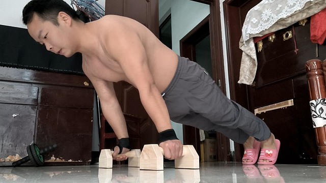 冲个肩，腰间俯卧撑！！