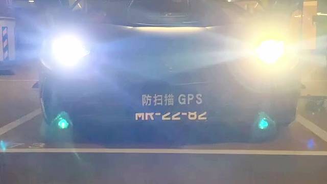 兰博基尼安装防拆抗屏蔽GPS定位防盗系统，开启屏蔽器自动锁车，换卡、扣卡、干扰锁车报警到手机。